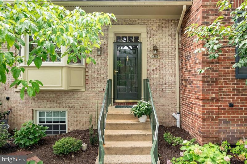 8218 Cedar Landing Ct, Alexandria, VA 22306