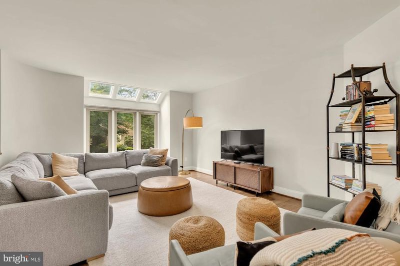 10919 Whiterim Dr, Potomac, MD 20854