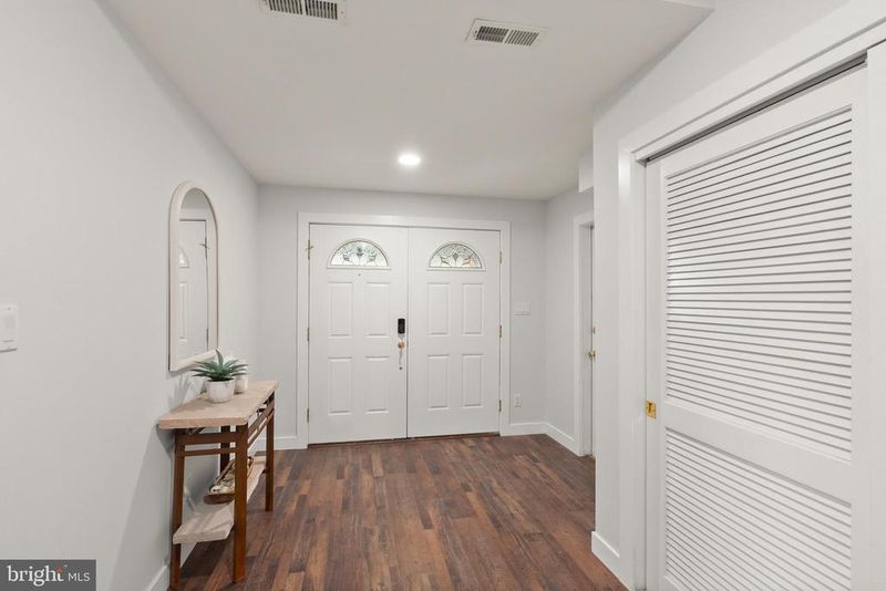 5359 Black Oak Dr, Fairfax, VA 22032