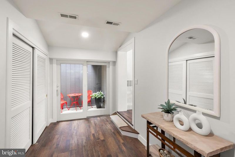 5359 Black Oak Dr, Fairfax, VA 22032