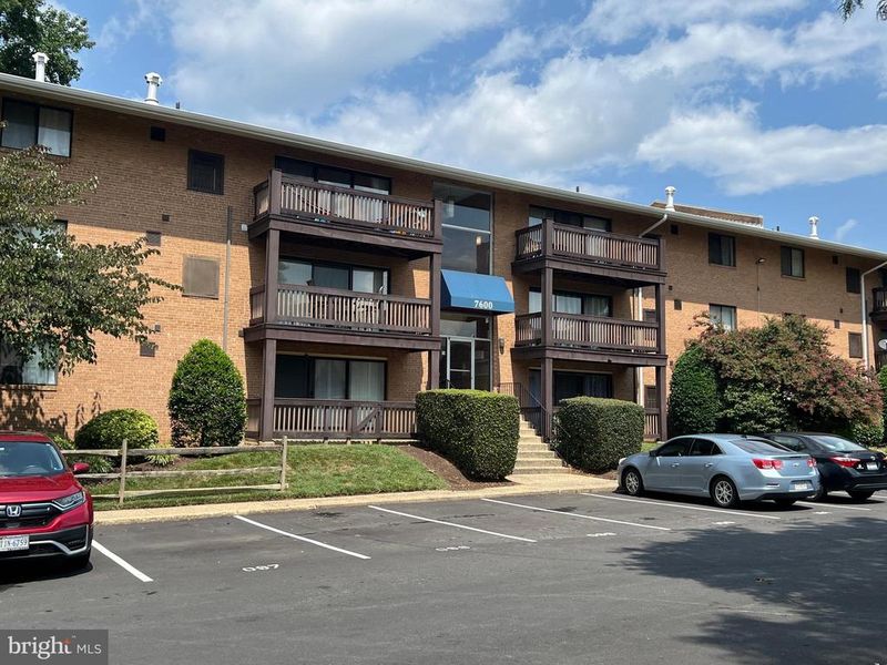 7600 Savannah St #102, Falls Church, VA 22043
