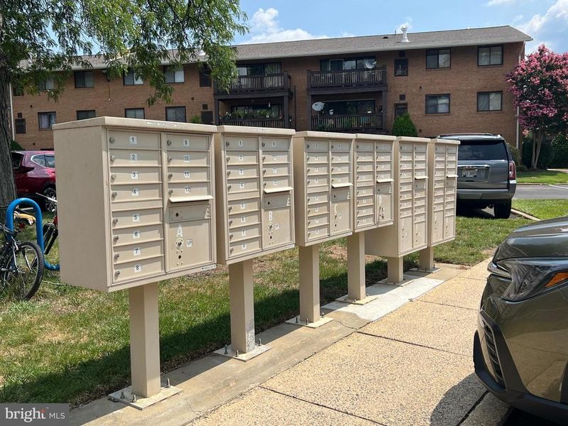 7600 Savannah St #102, Falls Church, VA 22043