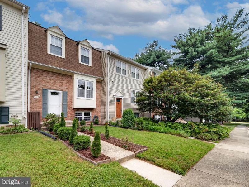 1017 Copperstone Ct, Rockville, MD 20852