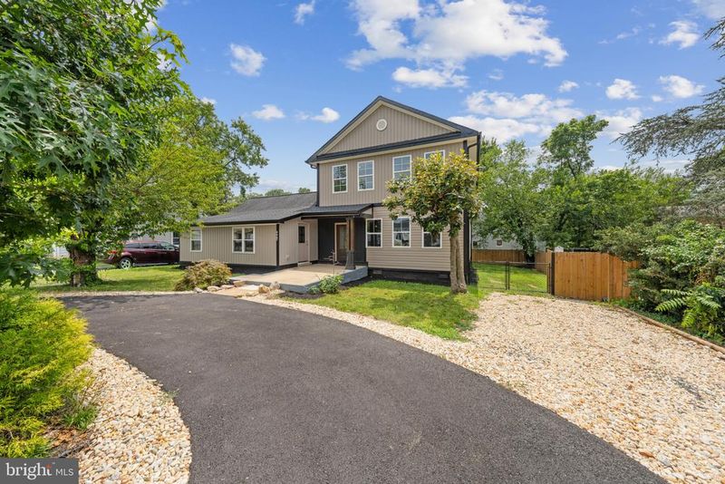 6467 Third St, Alexandria, VA 22312