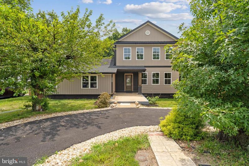 6467 Third St, Alexandria, VA 22312