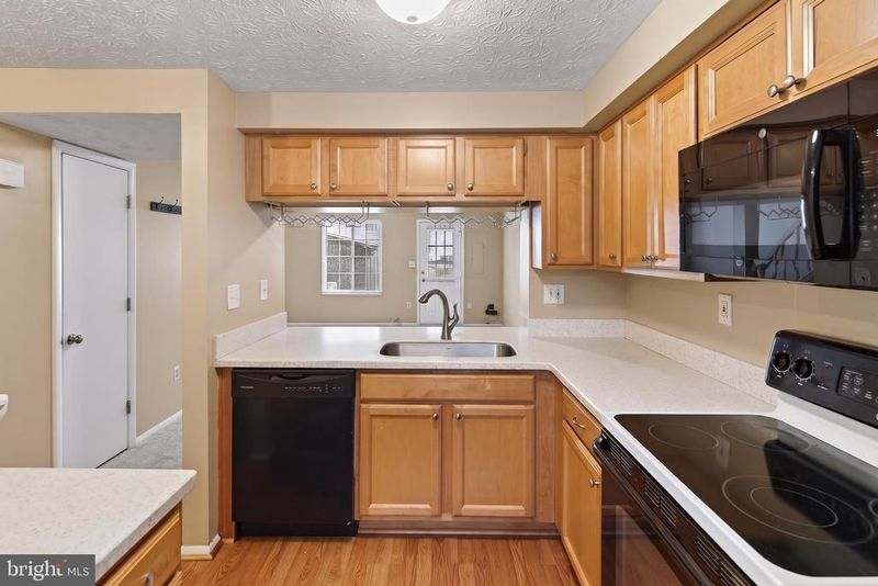 8741 Susquehanna St, Lorton, VA 22079