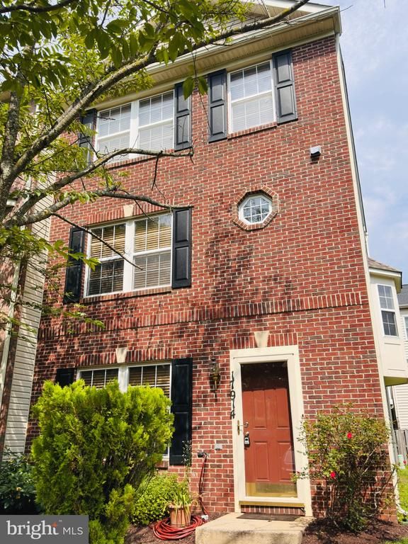 17914 Chatterly Ter, Germantown, MD 20874