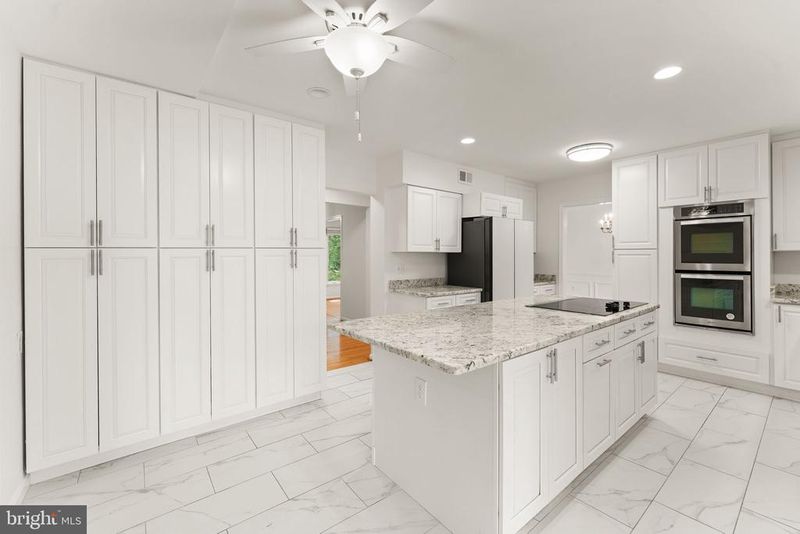 11120 Tattersall Trl, Oakton, VA 22124