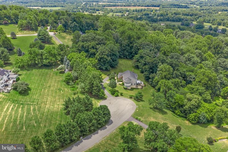 34901 Delia Ct, Round Hill, VA 20141