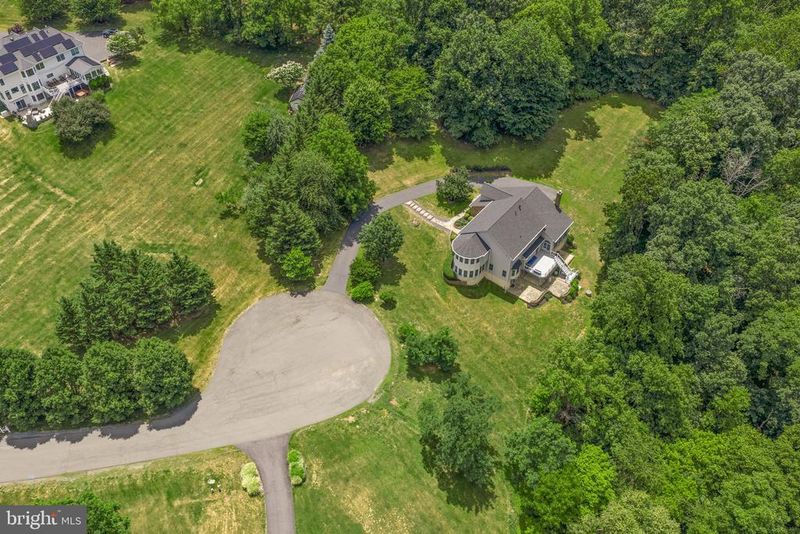 34901 Delia Ct, Round Hill, VA 20141