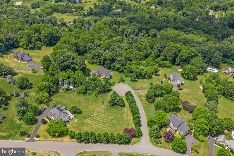34901 Delia Ct, Round Hill, VA 20141