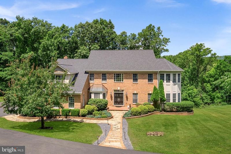 34901 Delia Ct, Round Hill, VA 20141