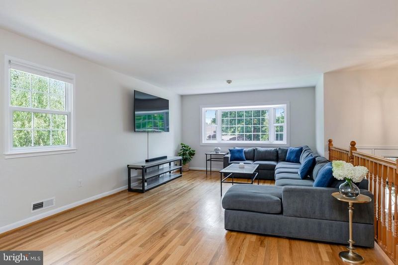 8606 Bound Brook Ln, Alexandria, VA 22309