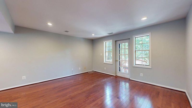 1407 E Abingdon Dr #4, Alexandria, VA 22314