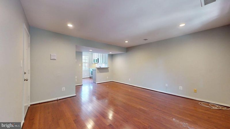 1407 E Abingdon Dr #4, Alexandria, VA 22314