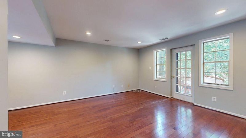 1407 E Abingdon Dr #4, Alexandria, VA 22314