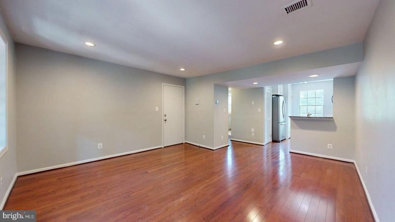 1407 E Abingdon Dr #4, Alexandria, VA 22314