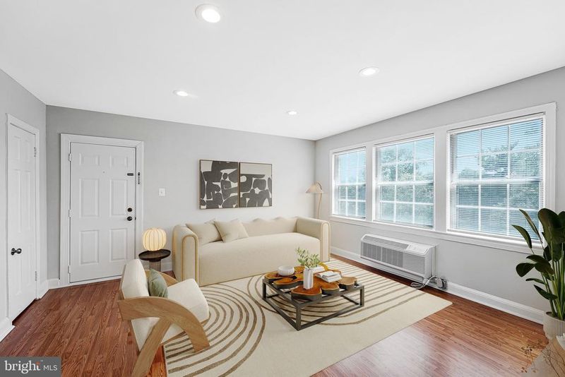 1808 W Abingdon Dr #301, Alexandria, VA 22314