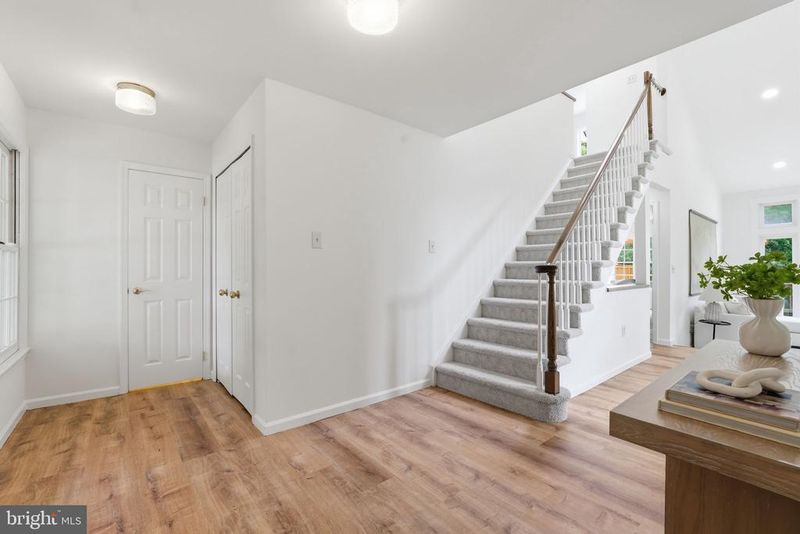 9826 Burke Pond Ln, Burke, VA 22015
