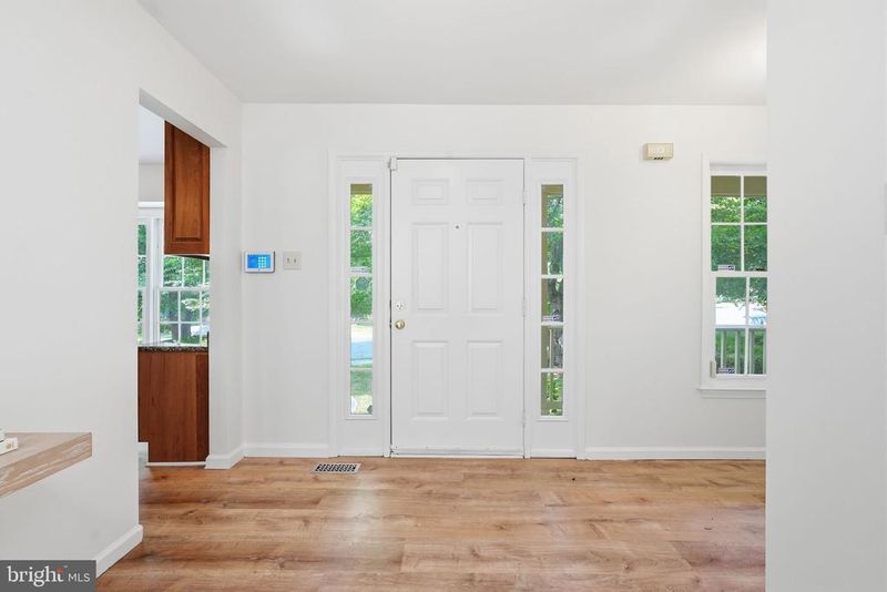 9826 Burke Pond Ln, Burke, VA 22015