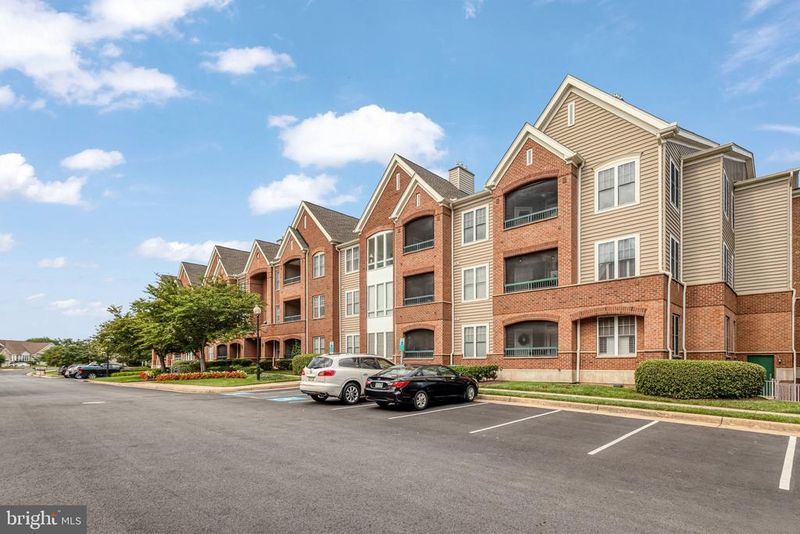 13890 Chelmsford Dr #305, Gainesville, VA 20155