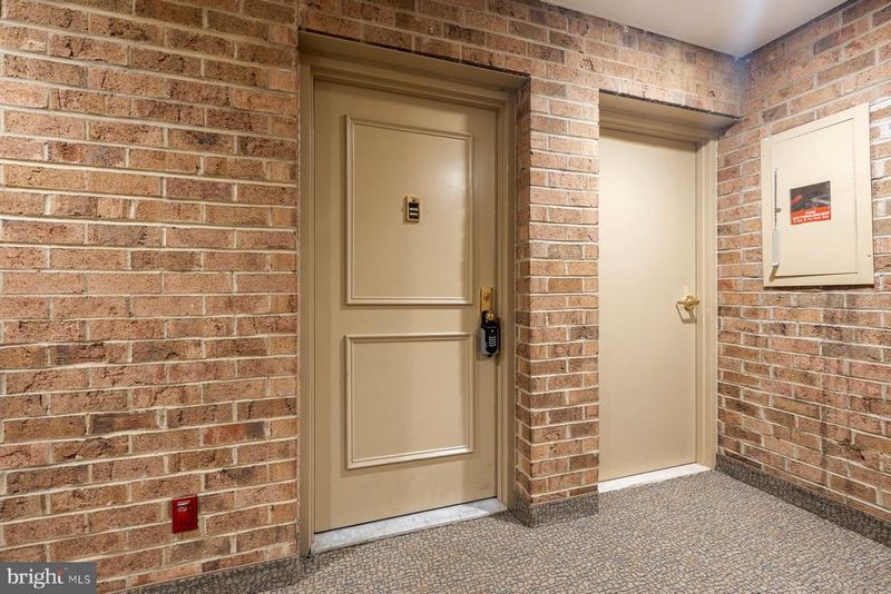11415 Commonwealth Dr #204, Rockville, MD 20852