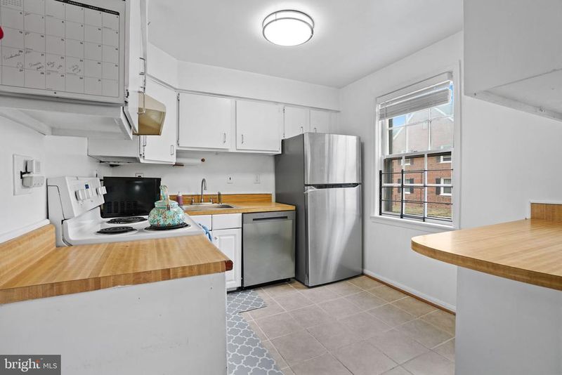 3800 W St SE #102, Washington, DC 20020