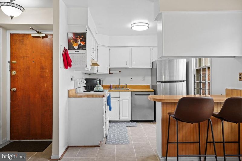 3800 W St SE #102, Washington, DC 20020