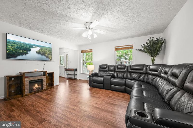 6584 Huntshire Dr, Elkridge, MD 21075