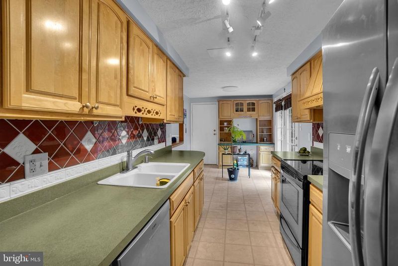 15809 Lazy Day Ln, Dumfries, VA 22025