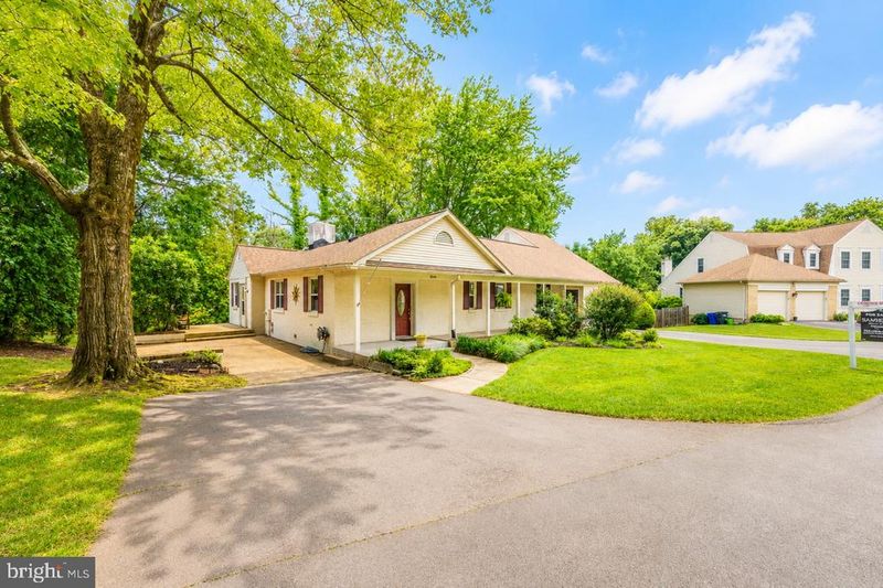 8531 West Oak Pl, Vienna, VA 22182