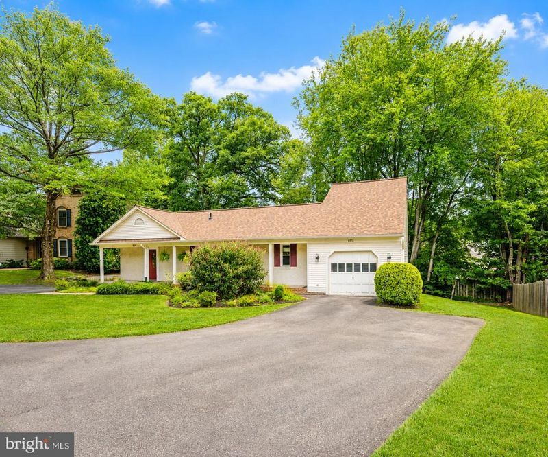 8531 West Oak Pl, Vienna, VA 22182