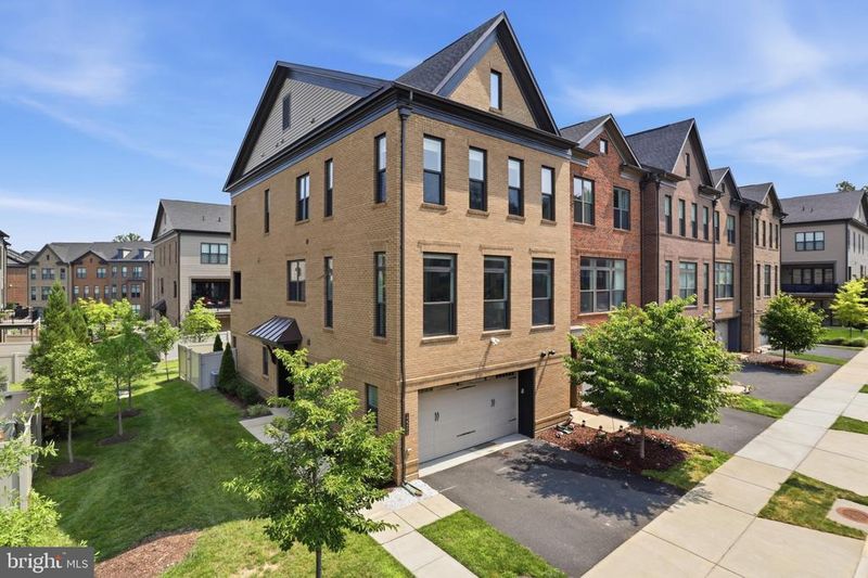 12266 Sweet Willow Ln, Fairfax, VA 22030