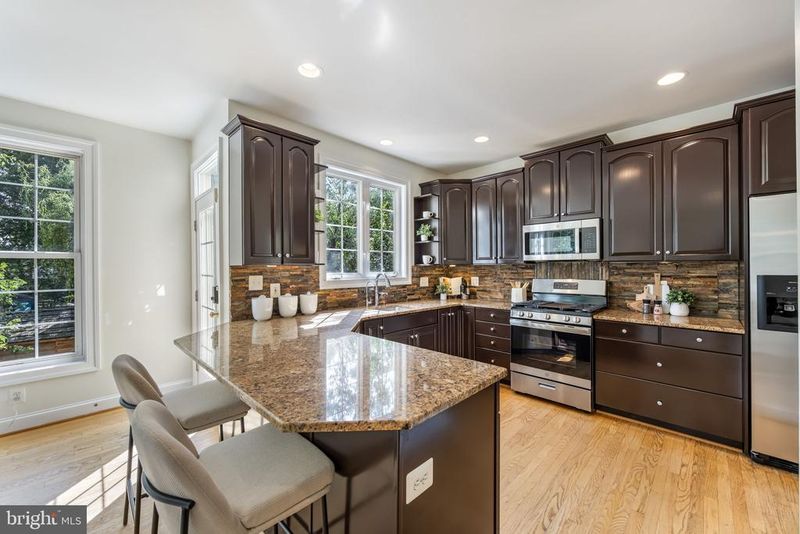 413 N Frederick St, Arlington, VA 22203