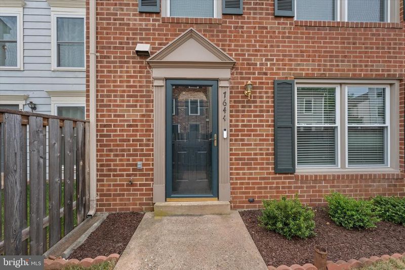 7644 Jordon Hollow Ct, Manassas, VA 20109