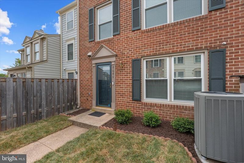 7644 Jordon Hollow Ct, Manassas, VA 20109
