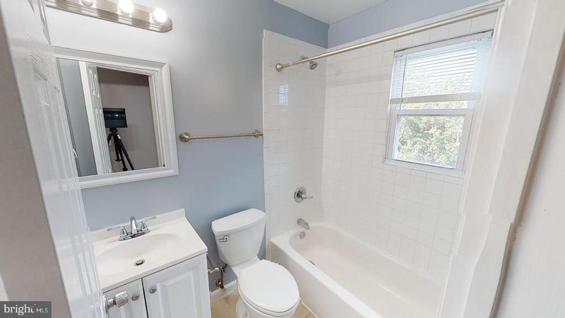 933 52nd St NE #5, Washington, DC 20019
