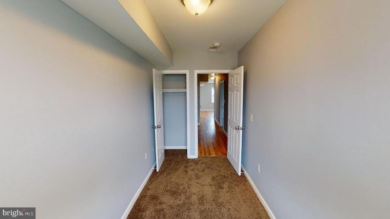 933 52nd St NE #5, Washington, DC 20019