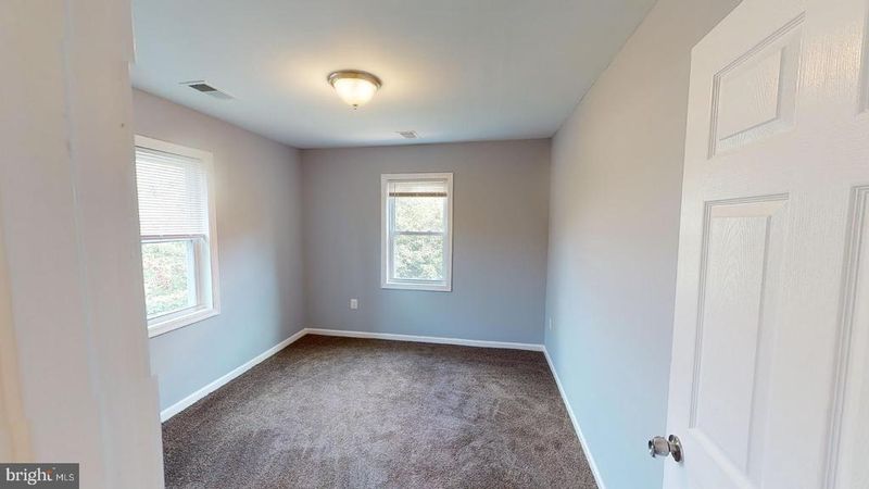 933 52nd St NE #5, Washington, DC 20019