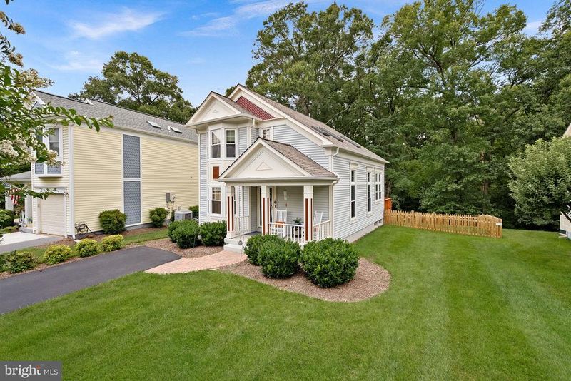 11 Ferguson Ct, Sterling, VA 20165