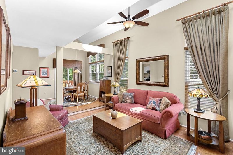 11 Ferguson Ct, Sterling, VA 20165
