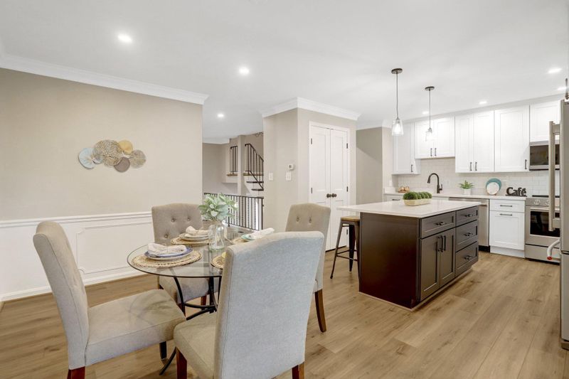 6607 Midhill Pl, Falls Church, VA 22043