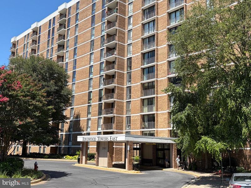 2311 Pimmit Dr #706, Falls Church, VA 22043