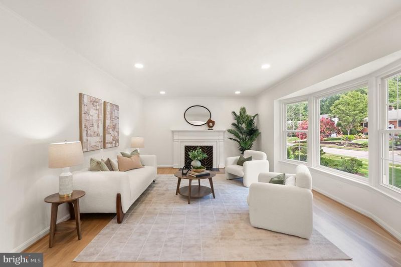 927 Priscilla Ln, Alexandria, VA 22308