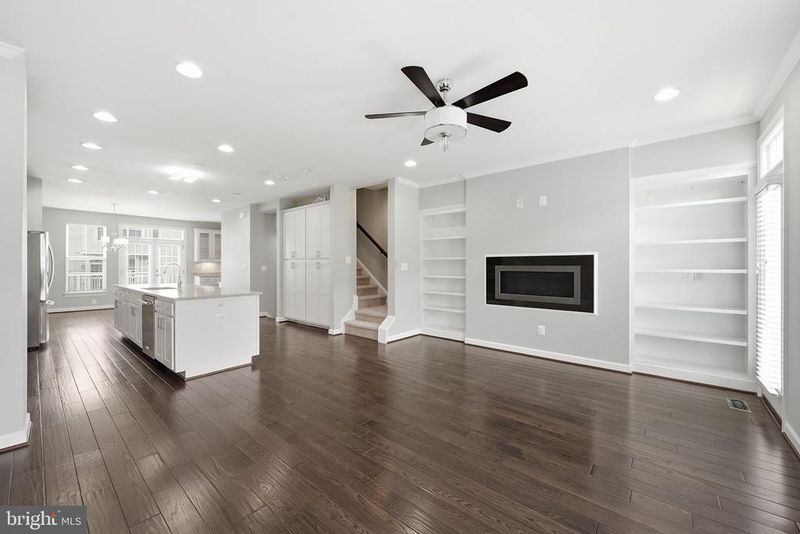 22883 Eileen Sq, Sterling, VA 20166
