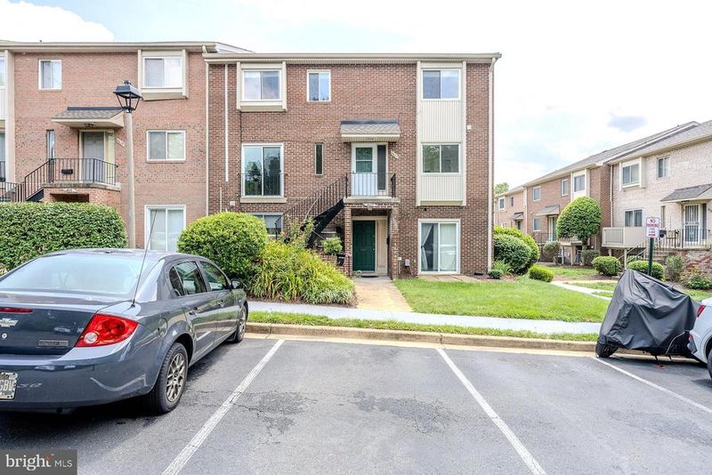 4627 Logsdon Dr #51, Annandale, VA 22003