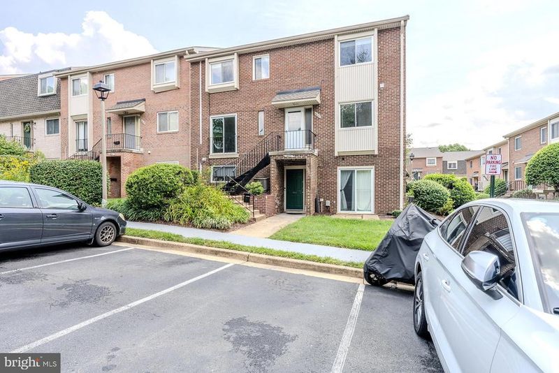4627 Logsdon Dr #51, Annandale, VA 22003