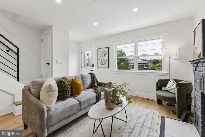 4620 Hanna Pl SE, Washington, DC 20019