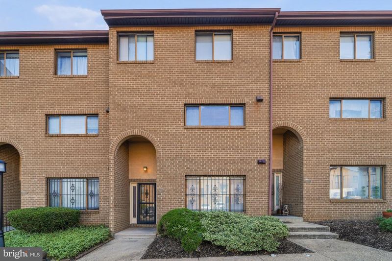 3252 Banneker Dr NE #3252, Washington, DC 20018