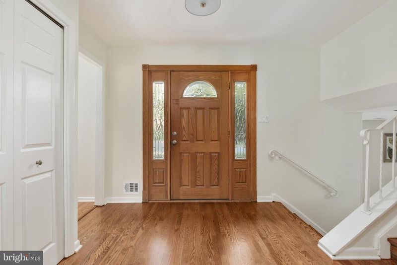 9927 Barnsbury Ct, Fairfax, VA 22031